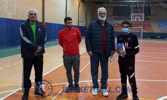 گزارش تصويرى رونمايى از كتاب جستارهايى در فلسفه، فرهنگ و ايده‌هاى بسكتبال