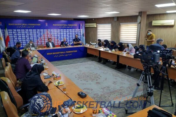 بی احترامی خبرنگار صداوسیما به خبرنگاران بسکتبال در کنفرانس خبری / سرخود پرسید و رفت