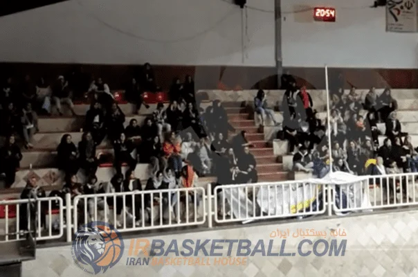 فریاد تماشاگران بسکتبال در سالن/ خانم‌ها برای آقایان چه جوابی داشتند؟